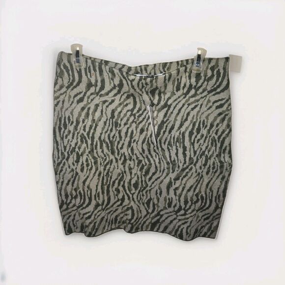 Royalty by Maluma Women's Green Jacquard Mini Sweater Skirt Size L - Picture 6 of 6